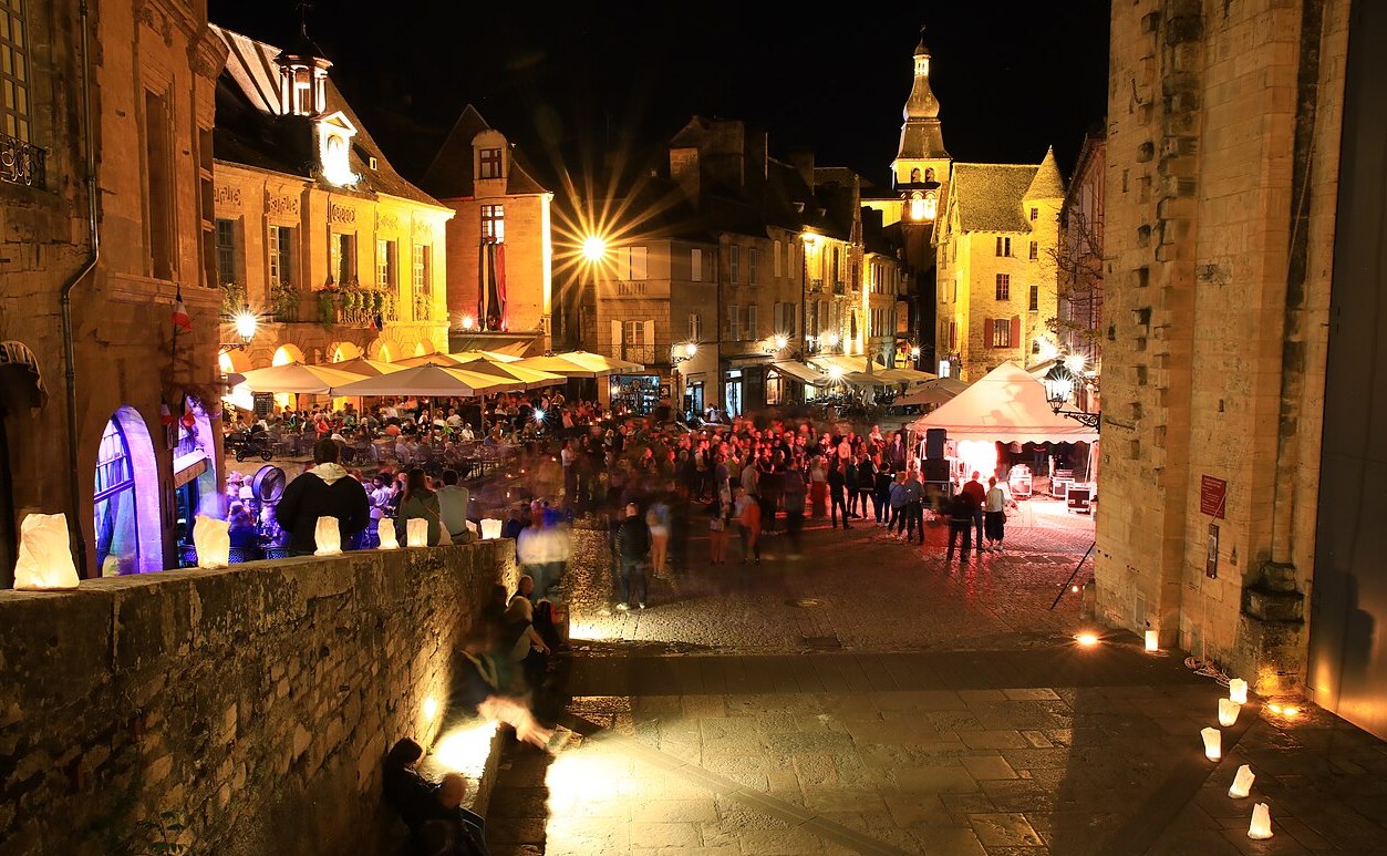 Vue de la Place de la Liberté à Sarlat